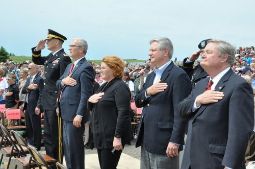 (Right to left) Former Gov. Jack Dalrymple, Sen. John Hoeven, Sen. Heidi Heitkamp, Rep. Kevin Cramer and Maj. Gen. Alan Dohrmann, North Dakota adjutant general - U.S. National Guard Photo by Bill Prokopyk