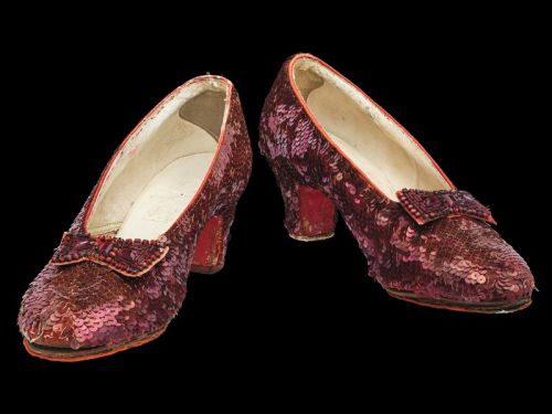 Dorothy's ruby slippers - Wikipedia