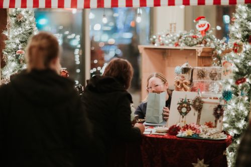 Christkindlmarkt Gift Market Friesen photography Folkways