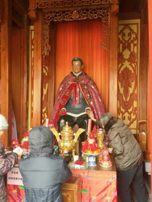 Granny Wang the Third at Tianjin’s Temple of the Heavenly Empress - photo by Annie Gao