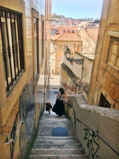 Tour guide in Lisbon, Portugal - photograph by Elena Bicu