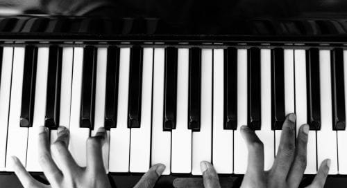 Deuces Wild! Dueling Pianos with Michael Shynes